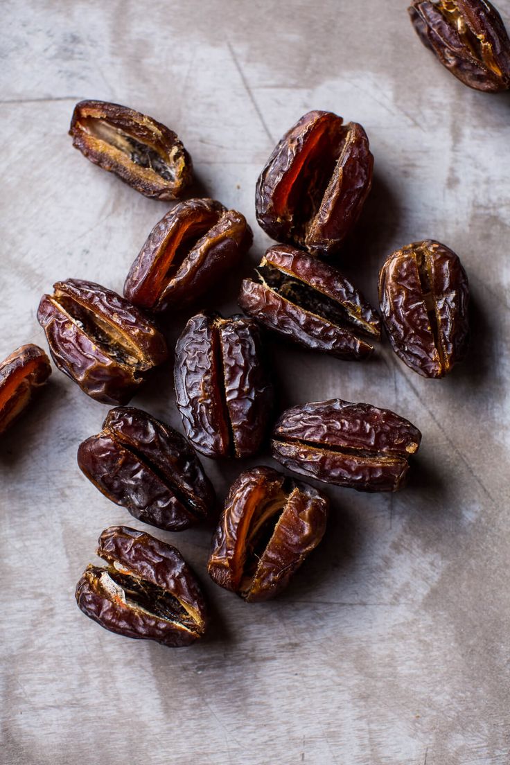 Non-GMO Wholesale Iranian Piarom Dates for UNHCR & UNICEF Humanitarian Aid Missions; Emergency Logistics & Dependable Supply Chain